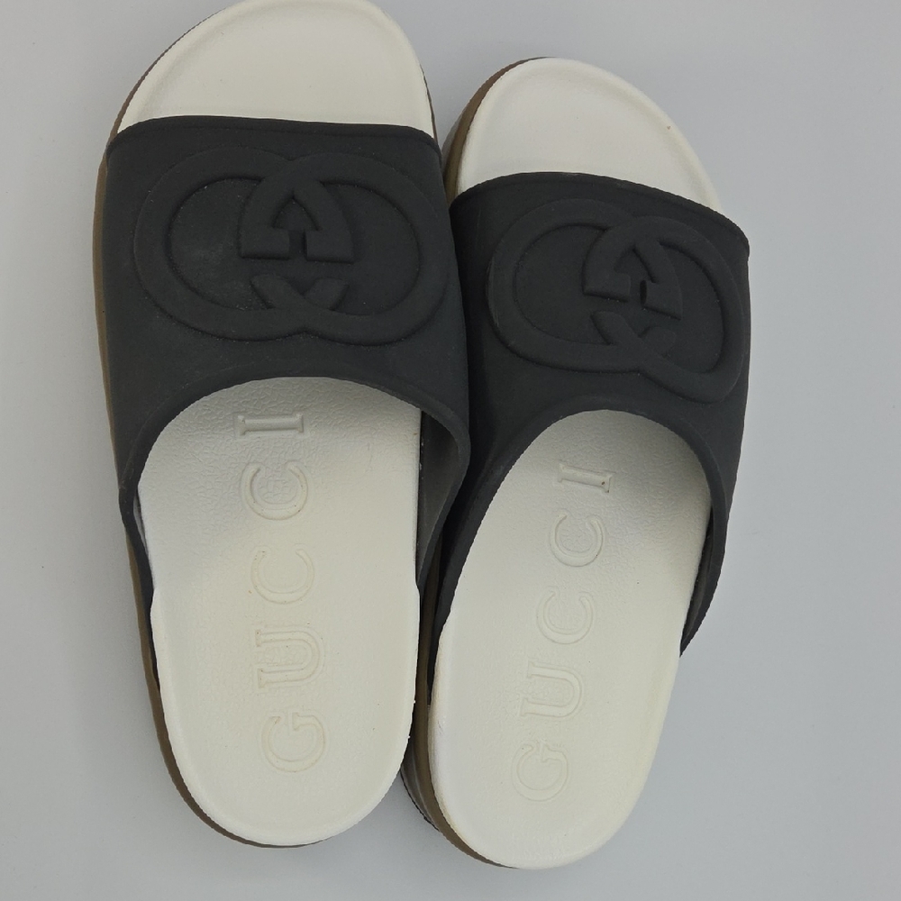 Gucci Monochrome Logo Slides - Picture 4 of 8